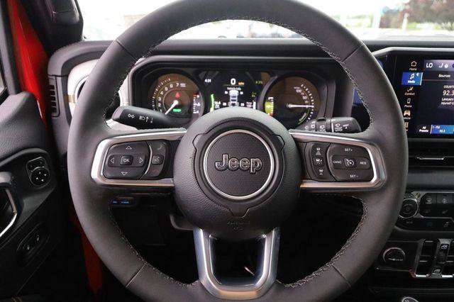 Used 2025 Jeep Wrangler Unlimited Sahara AWD/4WD image 10