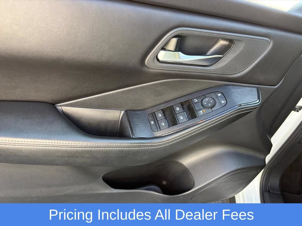 Used 2024 Nissan Rogue SV AWD/4WD image 23