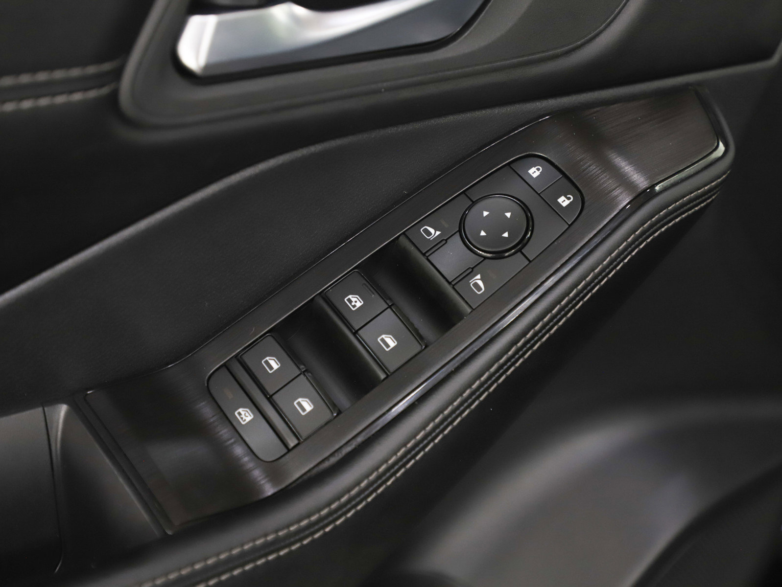 Used 2024 Nissan Rogue SV w/ SV Premium Package image 20