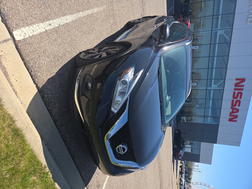 Used 2017 Nissan Murano Platinum w/ Platinum Technology Package image 2