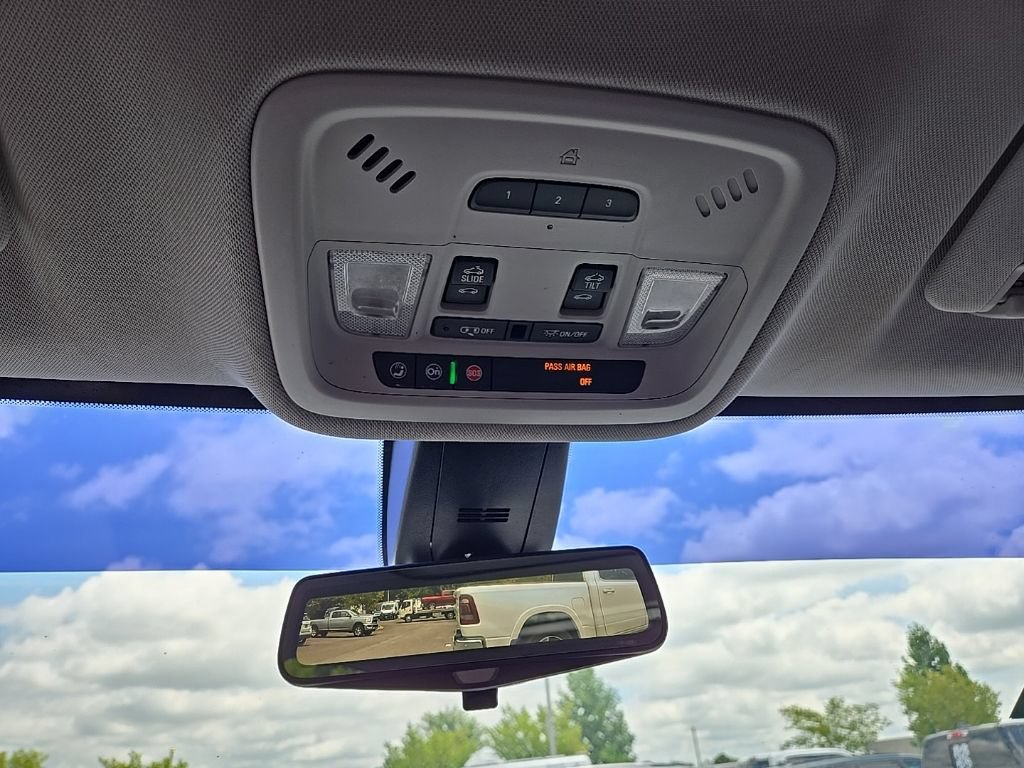 Used 2019 Chevrolet Traverse Premier w/ Driver Confidence II Package FWD image 21