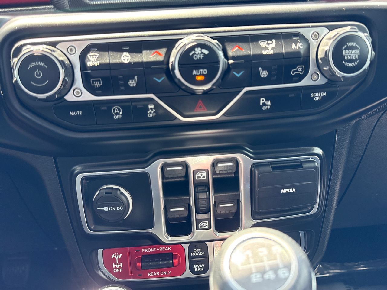 Used 2021 Jeep Wrangler Unlimited Rubicon AWD/4WD image 24