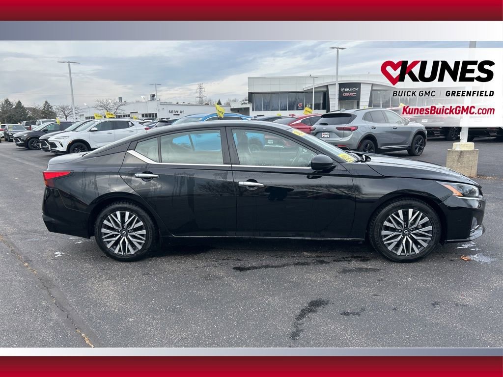 Used 2024 Nissan Altima 2.5 SV image 4