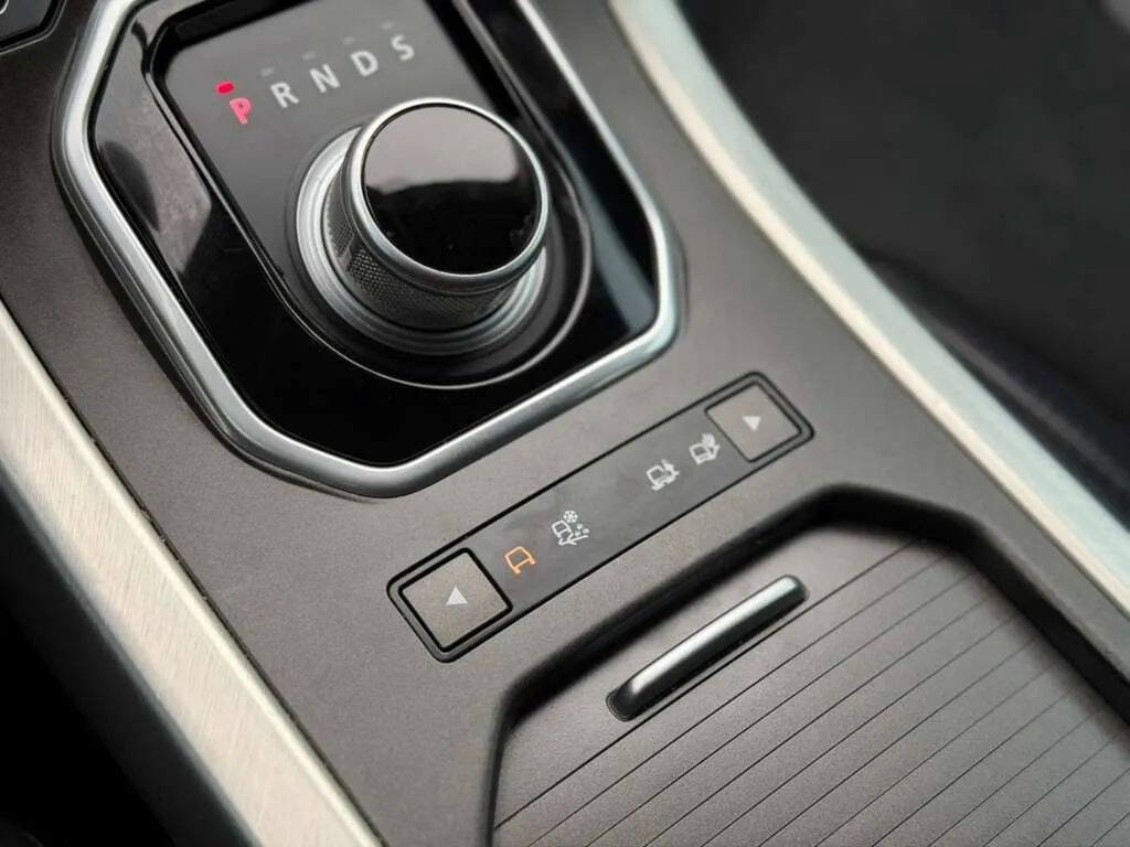 Used 2015 Land Rover Range Rover Evoque Pure image 17