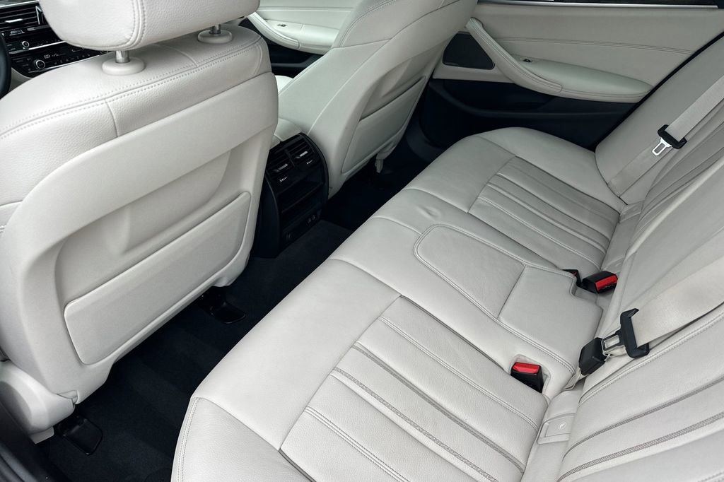Used 2023 BMW 530i w/ Premium Package RWD image 12
