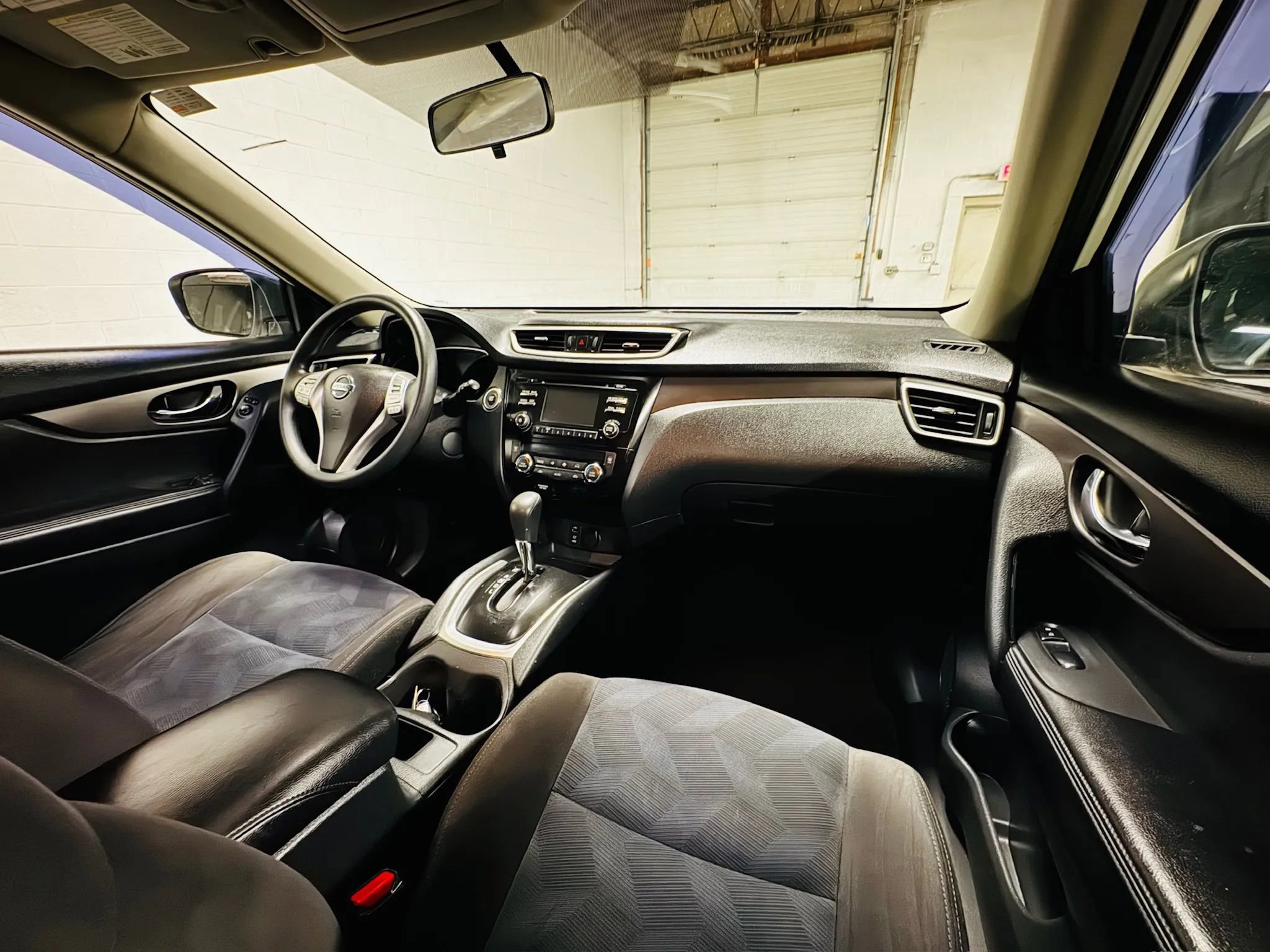 Used 2015 Nissan Rogue SV image 13