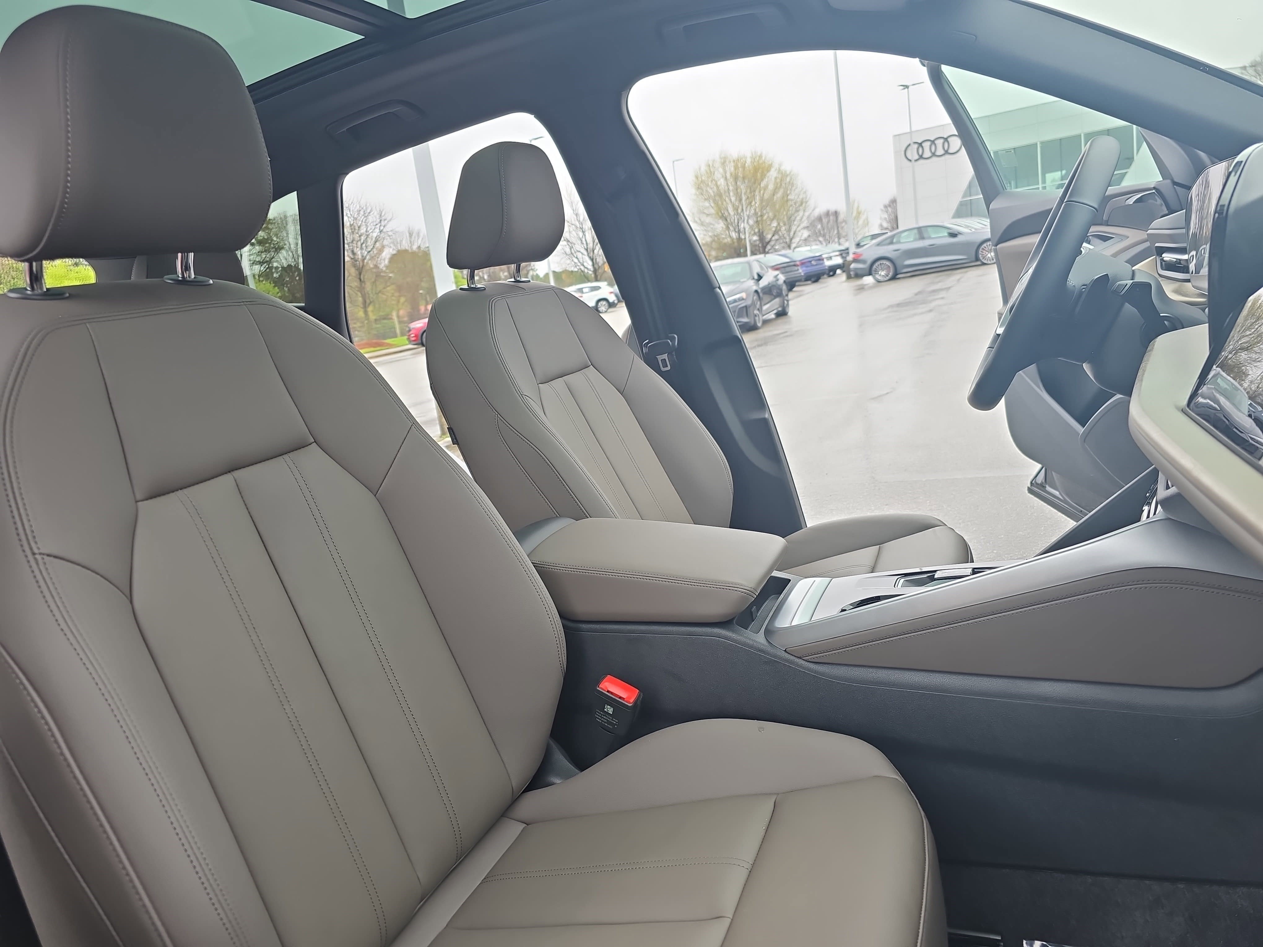 Certified 2025 Audi Q5 Premium w/ Convenience Package image 10