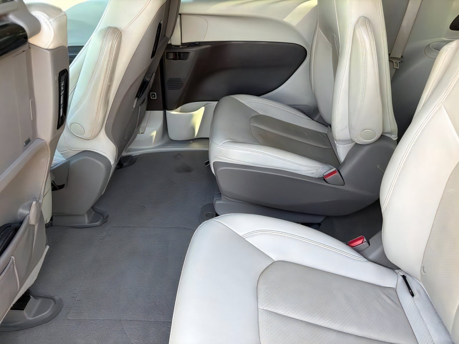 Used 2021 Chrysler Pacifica Touring-L w/ Uconnect Theater Family Group FWD image 15