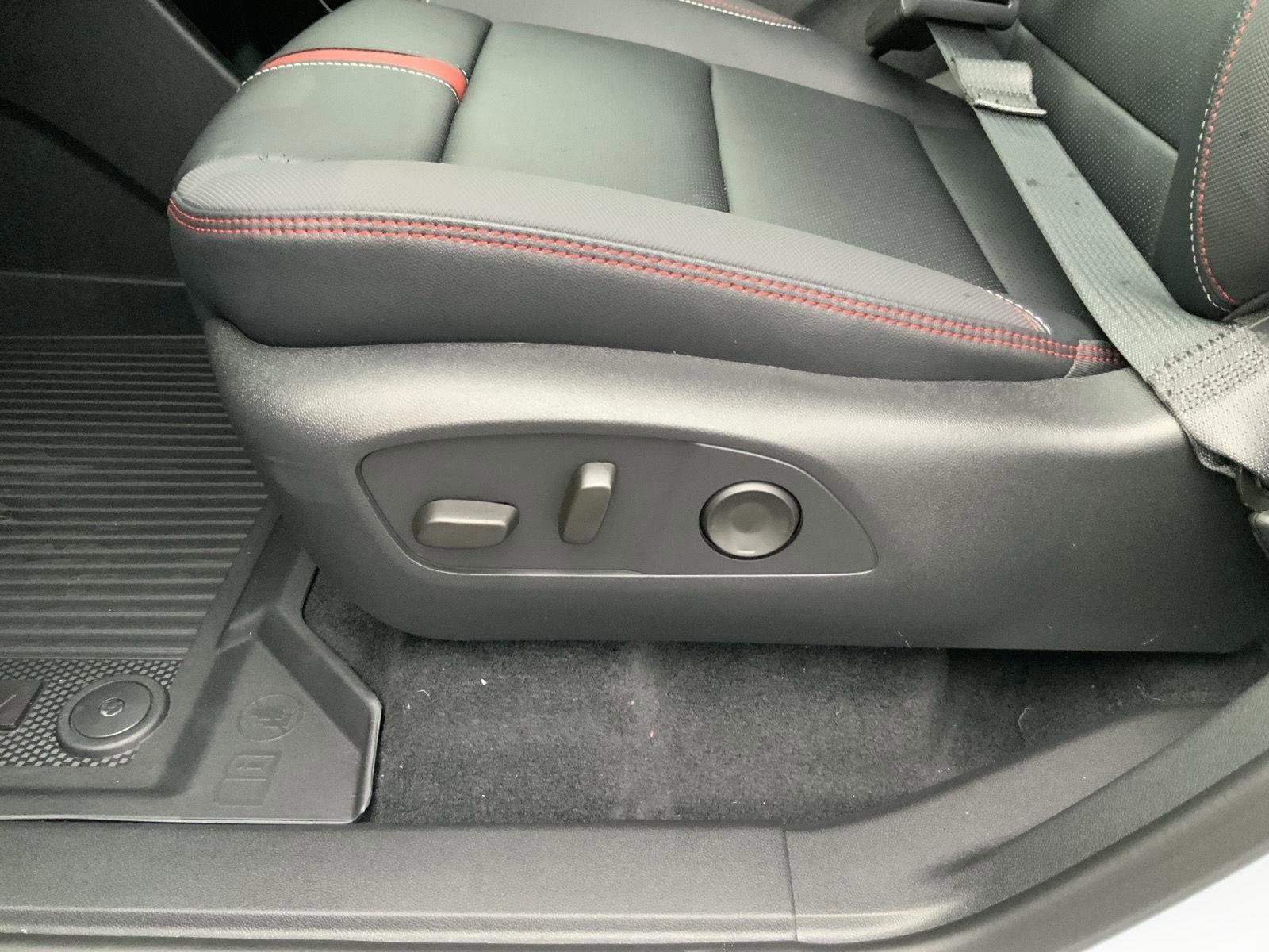 New 2026 Chevrolet Traverse RS w/ LPO, Floor Liner Package image 31