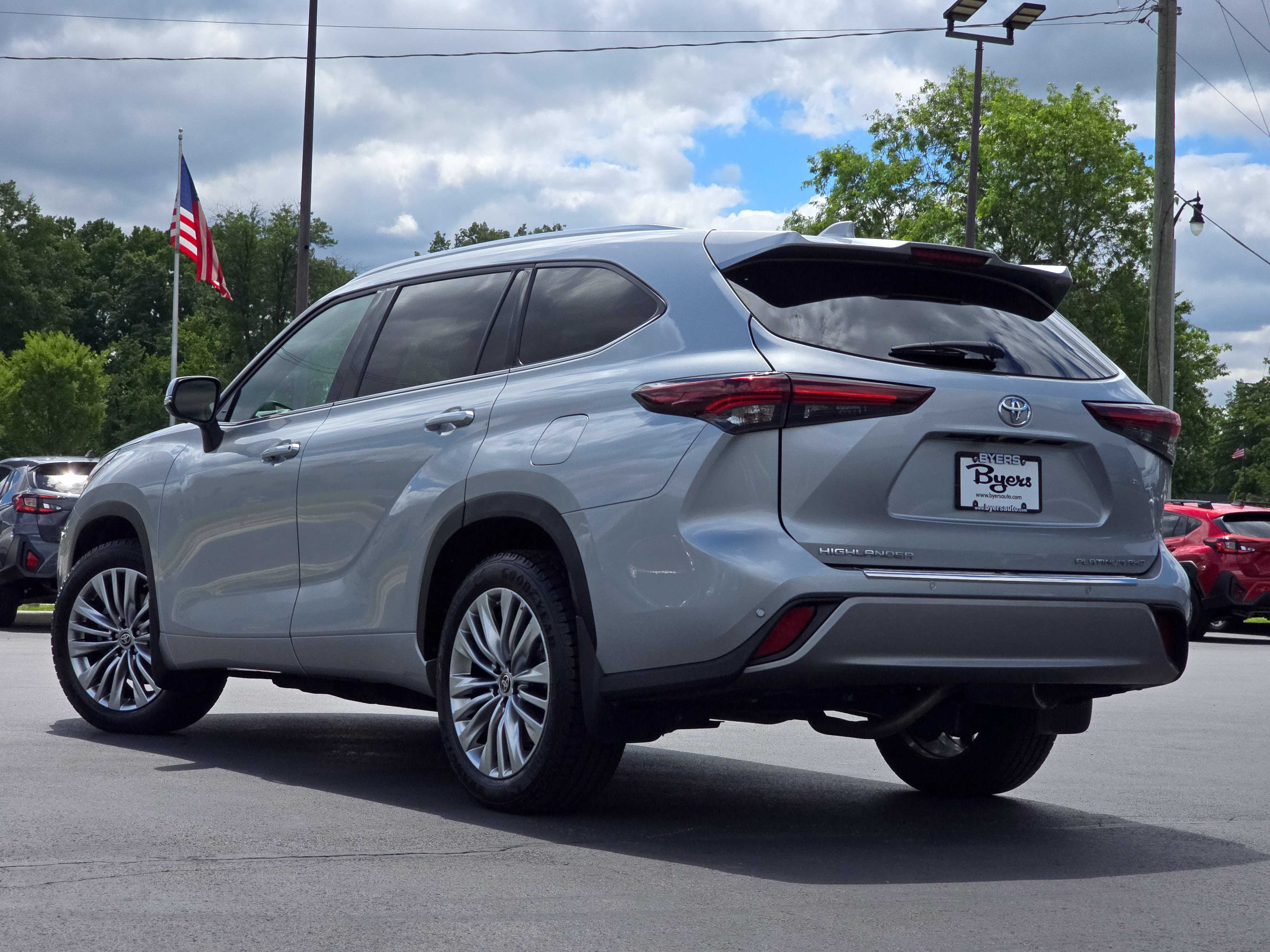 Used 2024 Toyota Highlander Platinum AWD/4WD image 5