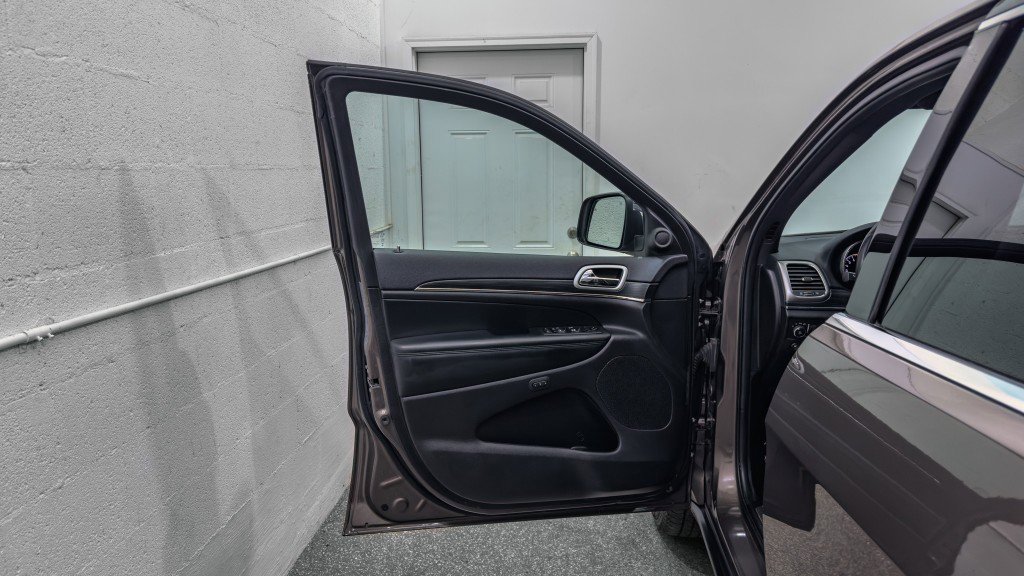 Used 2021 Jeep Grand Cherokee Limited image 13