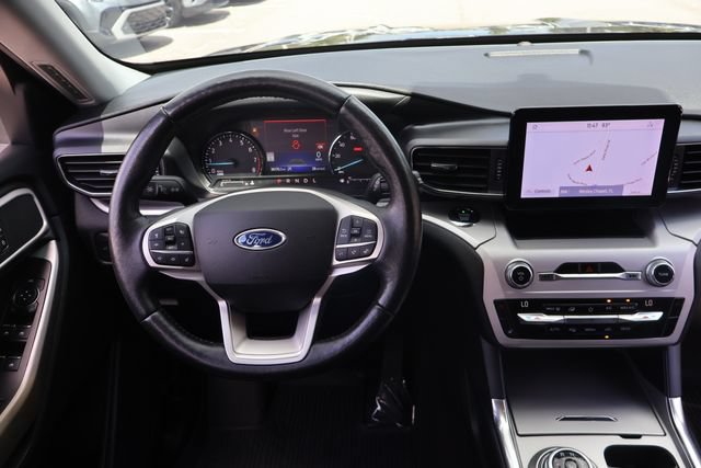 Used 2021 Ford Explorer XLT w/ Equipment Group 202A RWD image 16