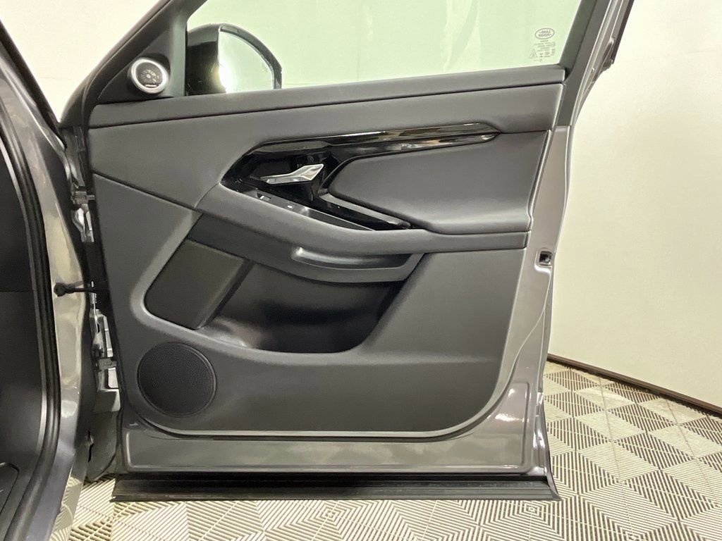 Used 2025 Land Rover Range Rover Evoque S image 21