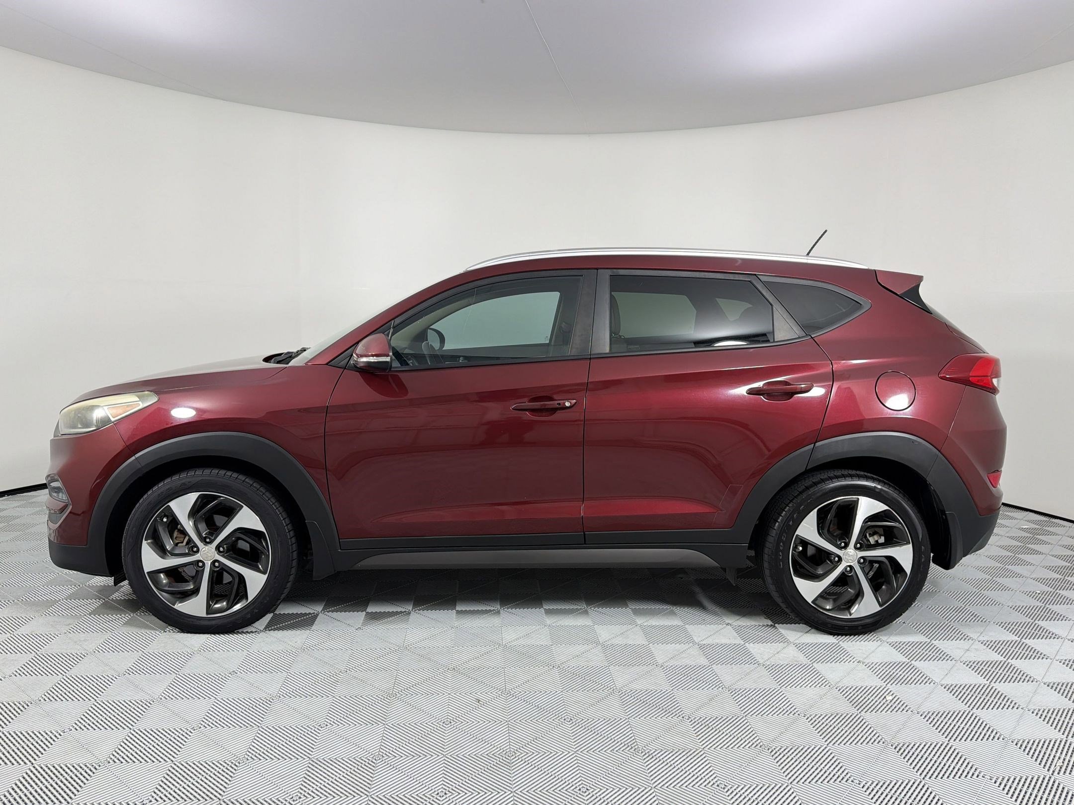 Used 2016 Hyundai Tucson Sport FWD image 2