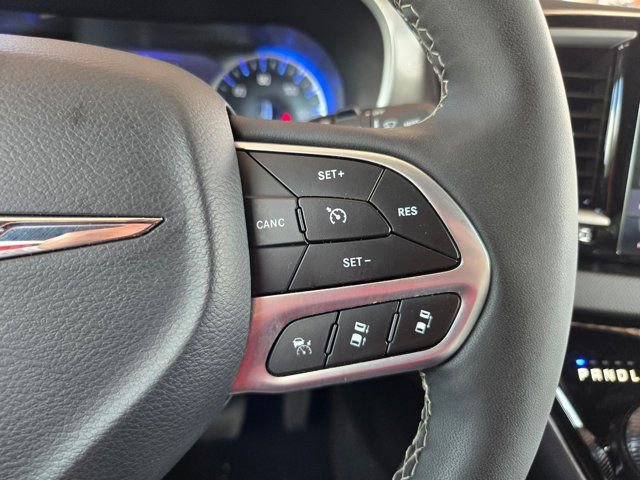 Used 2025 Chrysler Pacifica Select FWD image 21