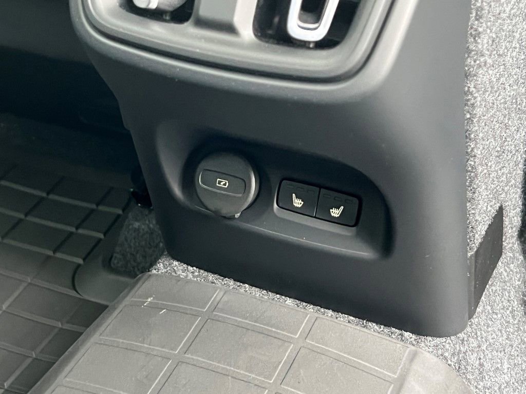 New 2026 Volvo XC40 B5 Ultra w/ Protection Package Premier image 13