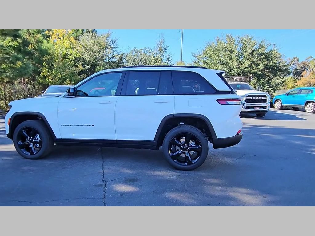 New 2025 Jeep Grand Cherokee Altitude RWD image 29