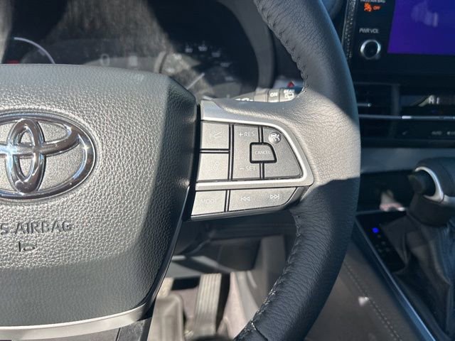 Used 2025 Toyota Sienna XLE image 22
