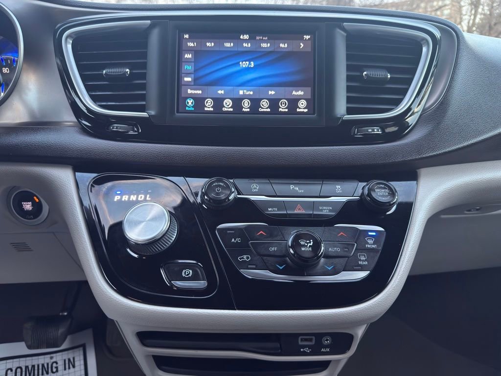 Used 2018 Chrysler Pacifica Touring-L FWD image 34