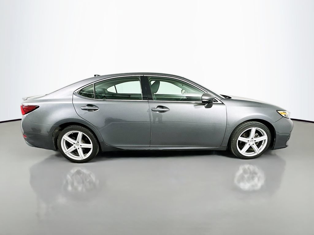 Used 2017 Lexus ES 350 w/ Luxury Package FWD image 4
