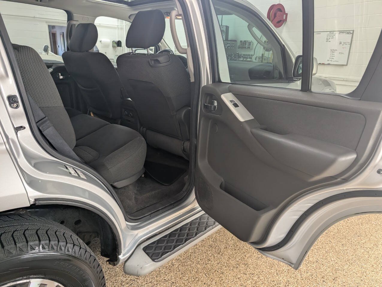Used 2011 Nissan Pathfinder S AWD/4WD image 17