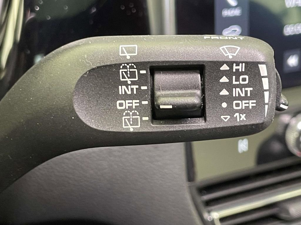 Certified 2023 Porsche Macan AWD/4WD image 42