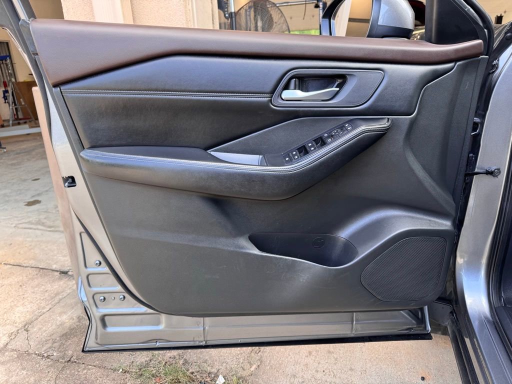 Used 2023 Nissan Rogue SV w/ SV Premium Package FWD image 22