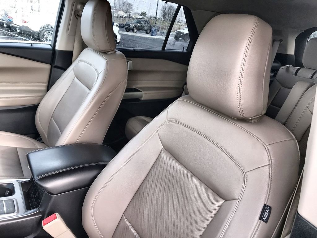 Used 2022 Ford Explorer Limited w/ Equipment Group 301A image 11