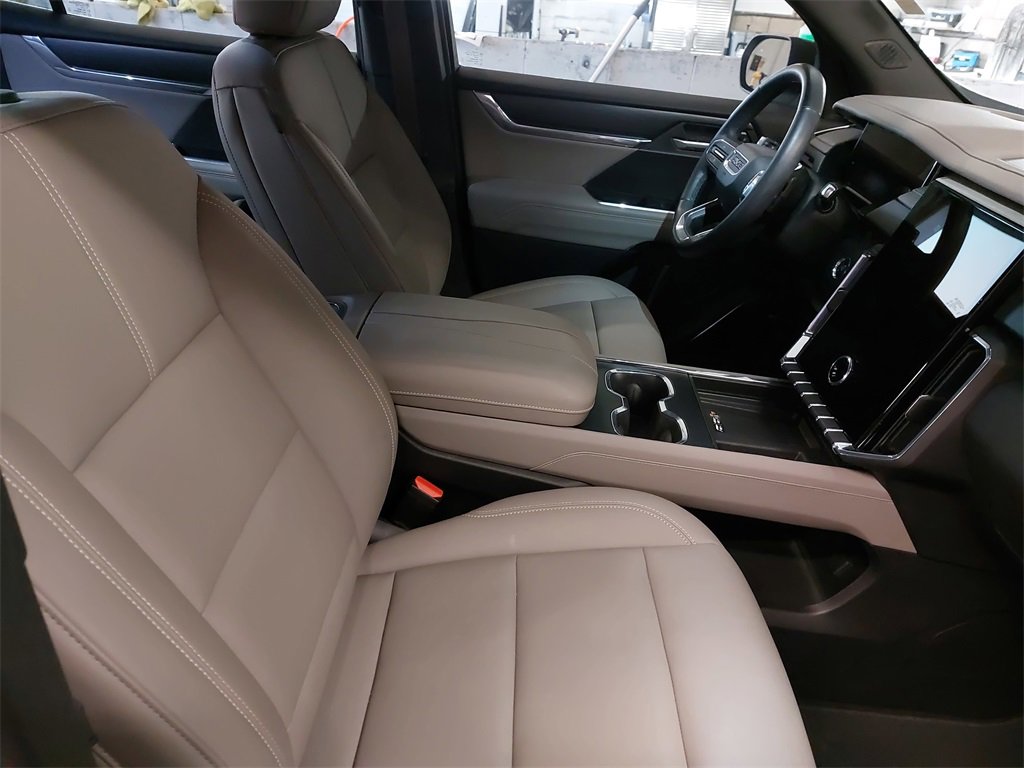 Used 2024 GMC Acadia Elevation image 10