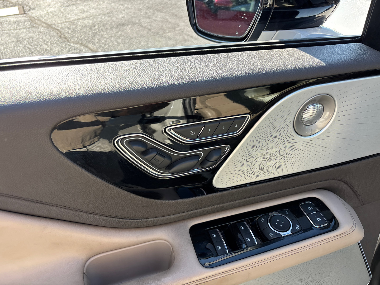 Certified 2020 Lincoln Aviator Reserve w/ Equipment Group 202A AWD/4WD image 12