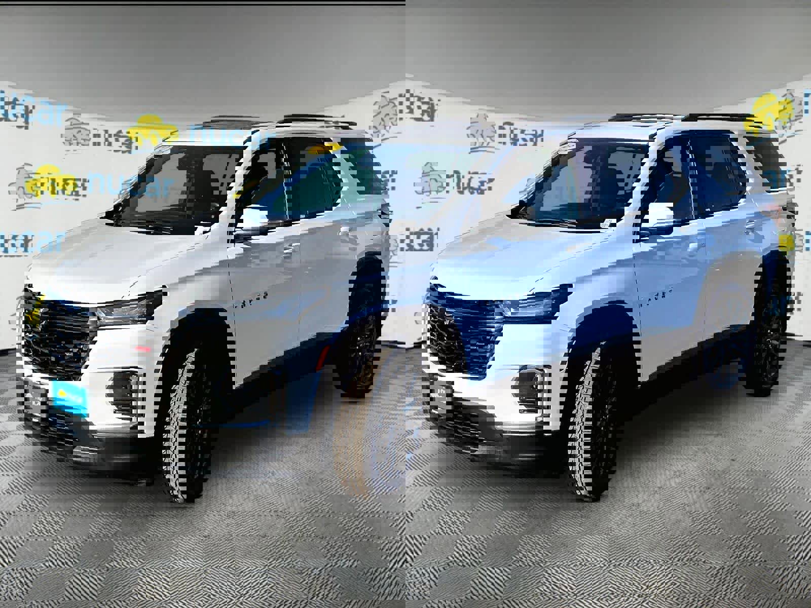 Used 2023 Chevrolet Traverse RS image 3