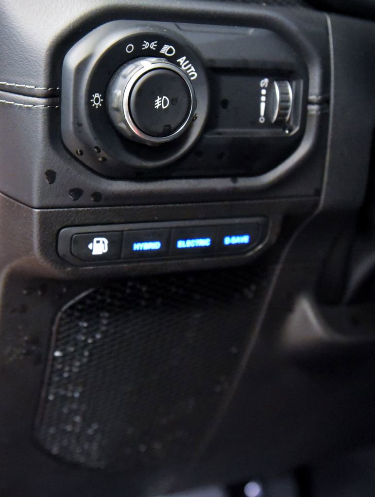 Used 2025 Jeep Wrangler Unlimited Rubicon 4xe w/ Convenience Group image 16