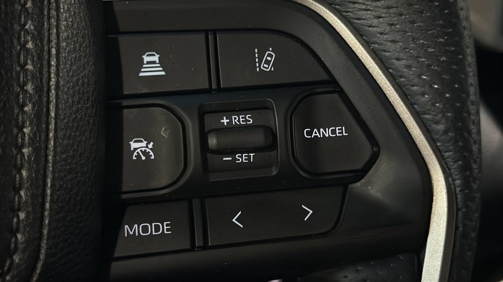 Used 2025 Toyota Tundra Limited AWD/4WD image 23