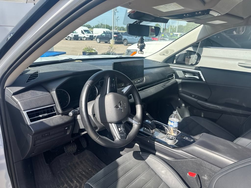 Used 2025 Mitsubishi Outlander SE AWD/4WD image 7