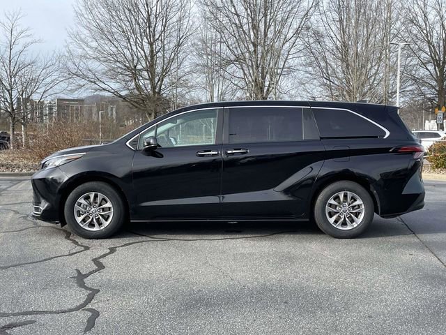 Used 2022 Toyota Sienna XLE video 2