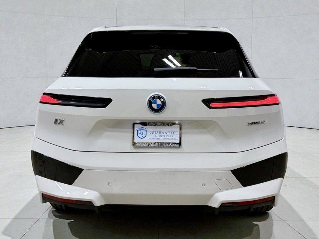 Used 2022 BMW iX xDrive50 w/ Premium Package image 11