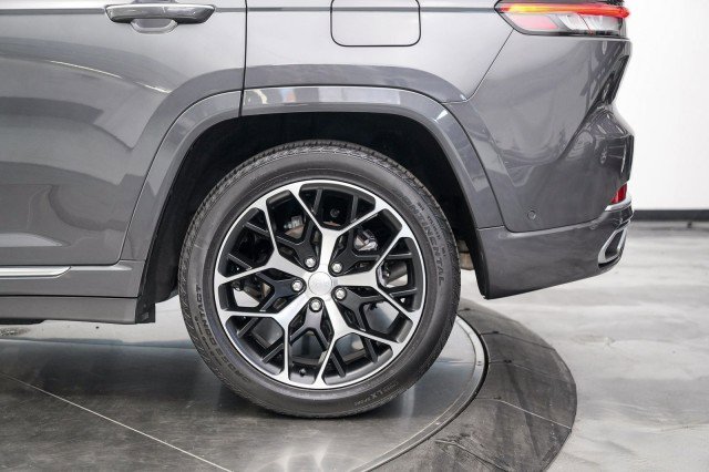 Used 2023 Jeep Grand Cherokee Summit image 15