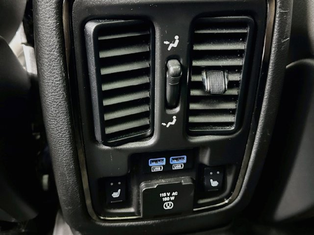 Used 2018 Jeep Grand Cherokee Limited AWD/4WD image 29