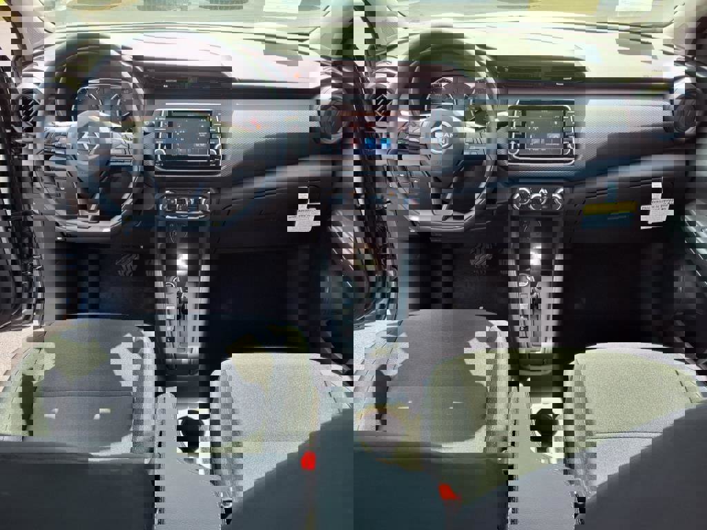 New 2025 Nissan Kicks Play S image 7