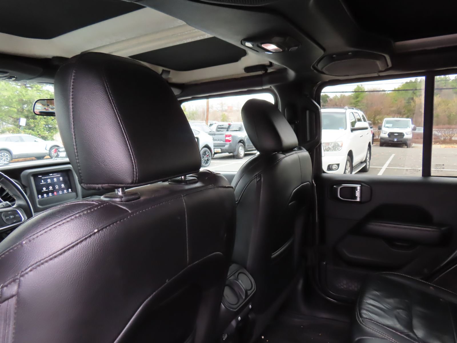 Used 2018 Jeep Wrangler Unlimited Sahara w/ LED Lighting Group image 29