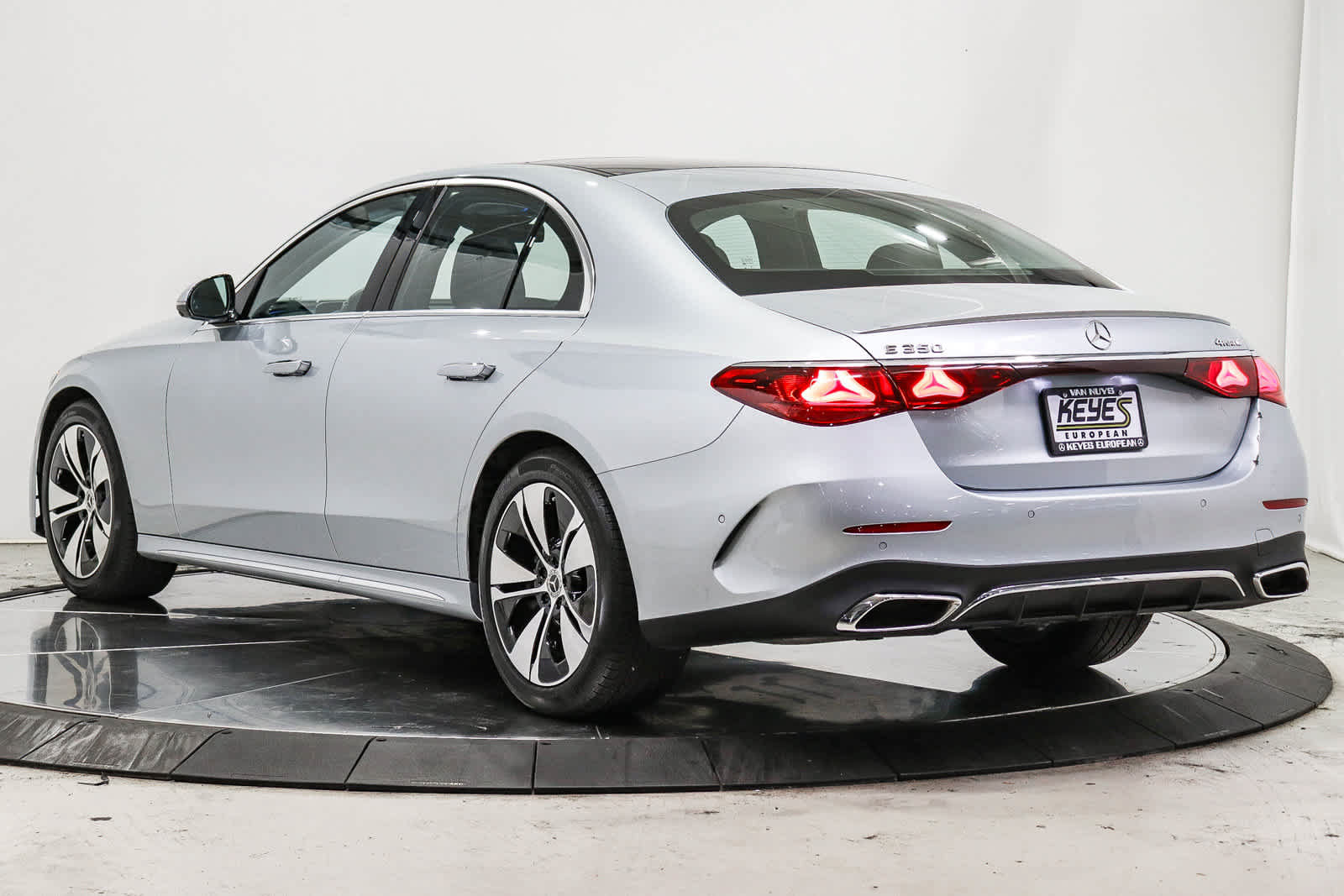 Certified 2025 Mercedes-Benz E 350 4MATIC Sedan image 2