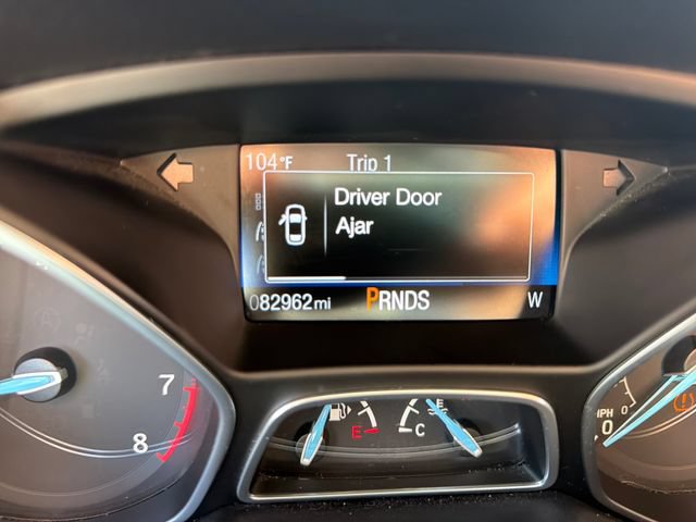 Used 2016 Ford Focus SE w/ SE Sport Package FWD image 18