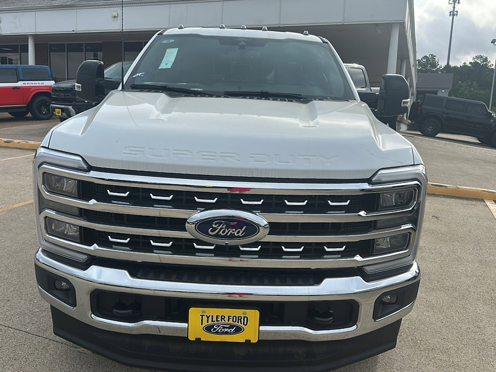 New 2026 Ford F250 Lariat w/ FX4 Off-Road Package AWD/4WD image 2