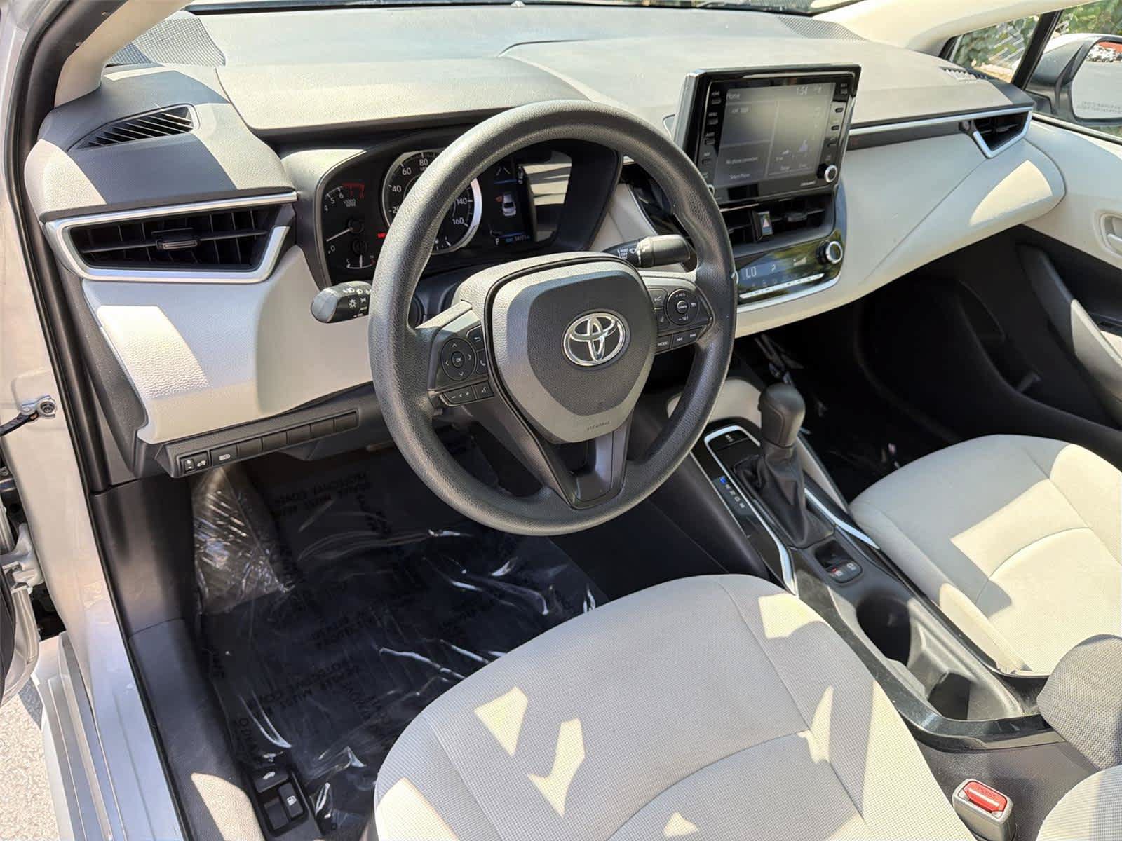 Used 2022 Toyota Corolla LE FWD image 2