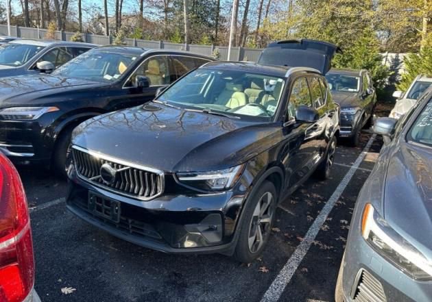 Used 2023 Volvo XC40 B5 Plus w/ Protection Package Premier