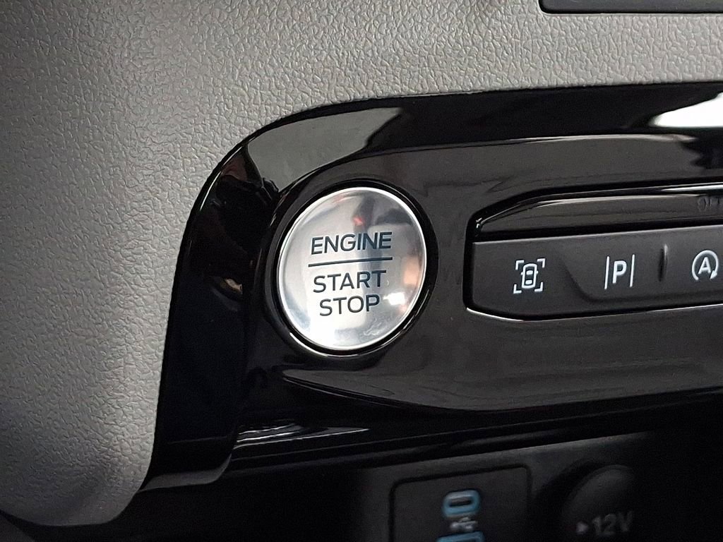 Certified 2023 Ford Escape Platinum w/ Premium Technology Package AWD/4WD image 24
