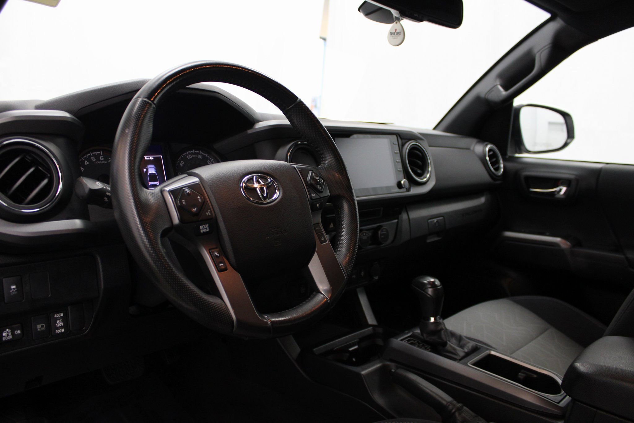 Used 2021 Toyota Tacoma TRD Off-Road w/ Technology Package AWD/4WD image 16