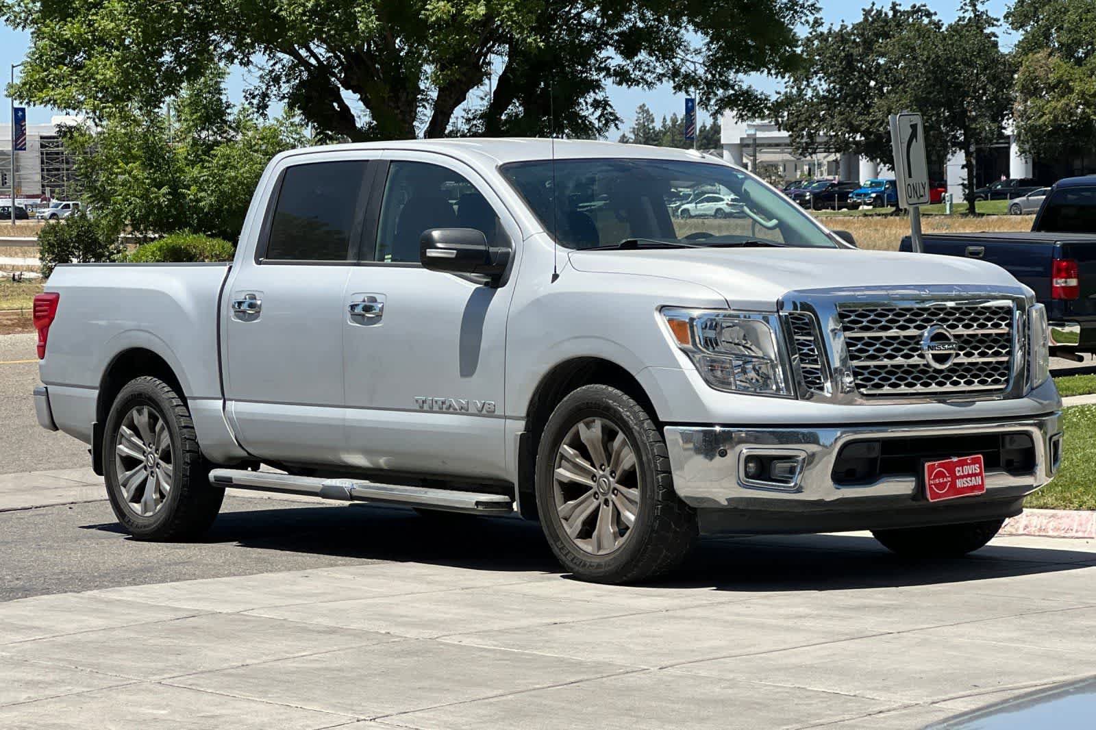 Used 2018 Nissan Titan SV w/ SV Convenience Package RWD image 10