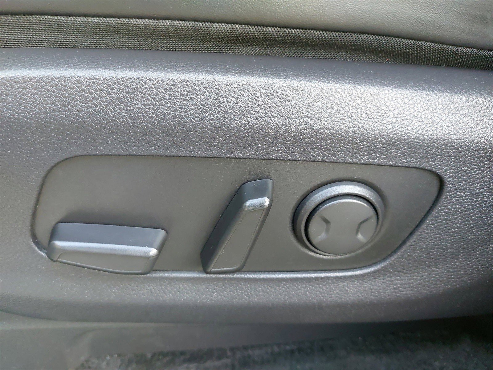 Certified 2024 Kia Carnival LX image 34