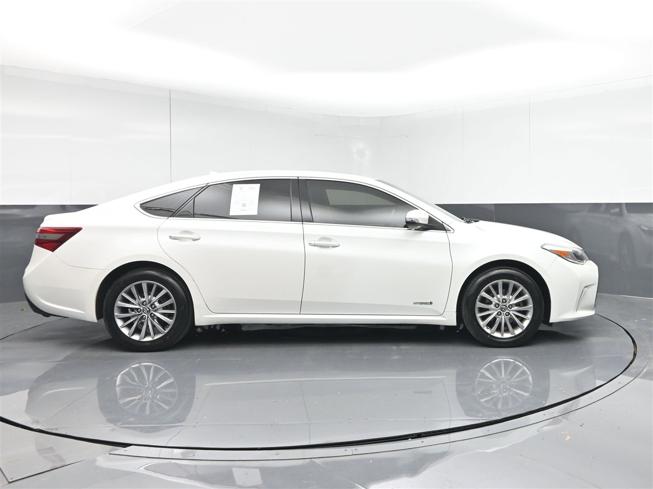Used 2016 Toyota Avalon Limited image 4